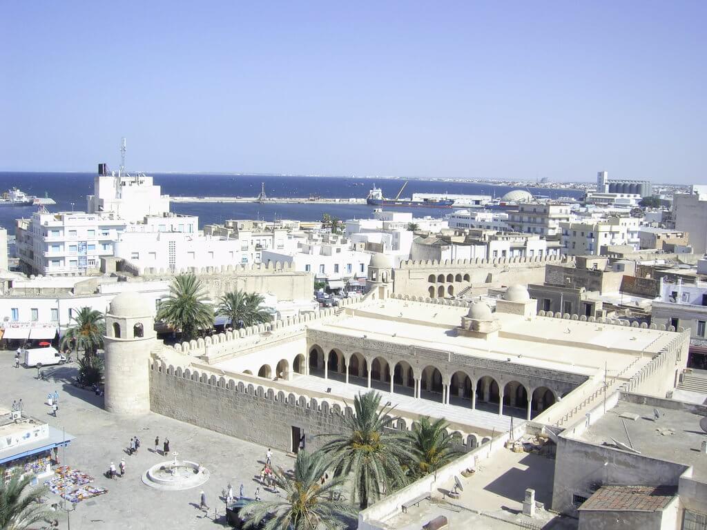 Thành phố Tunis màu trắng
