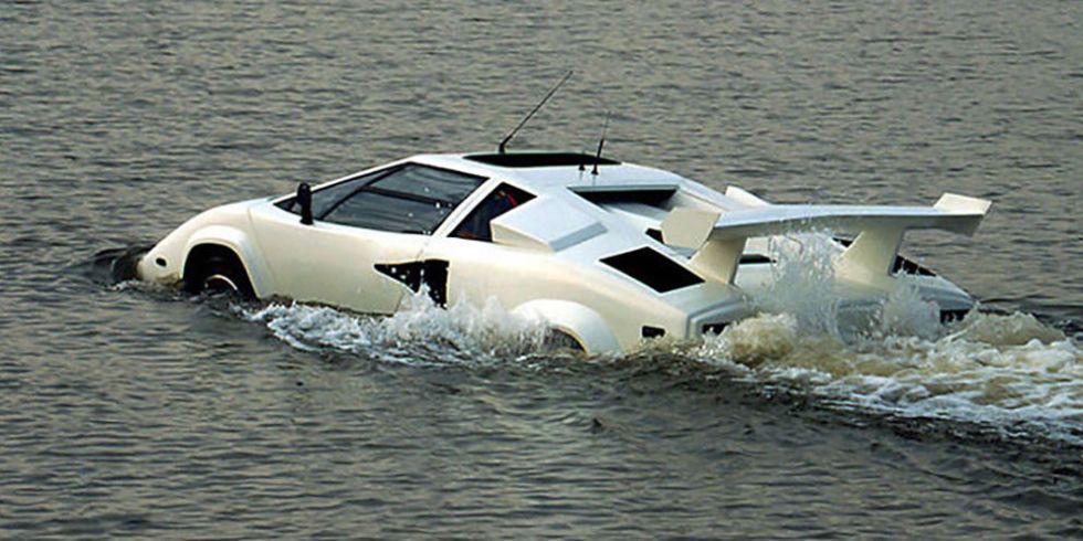 Lamborghini bơi