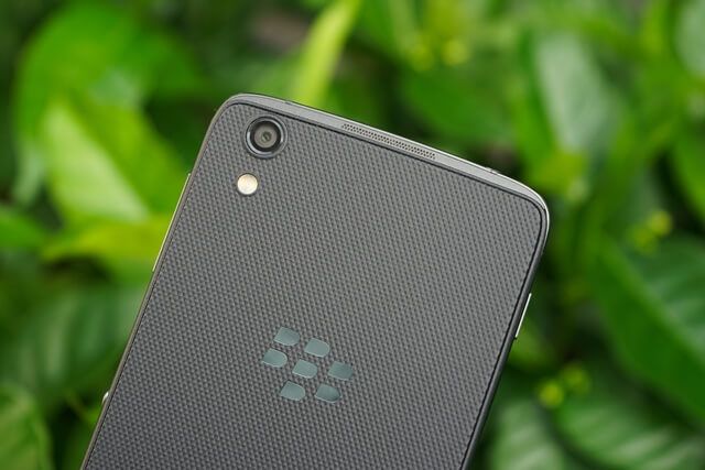 blackberry-DTEK50-2