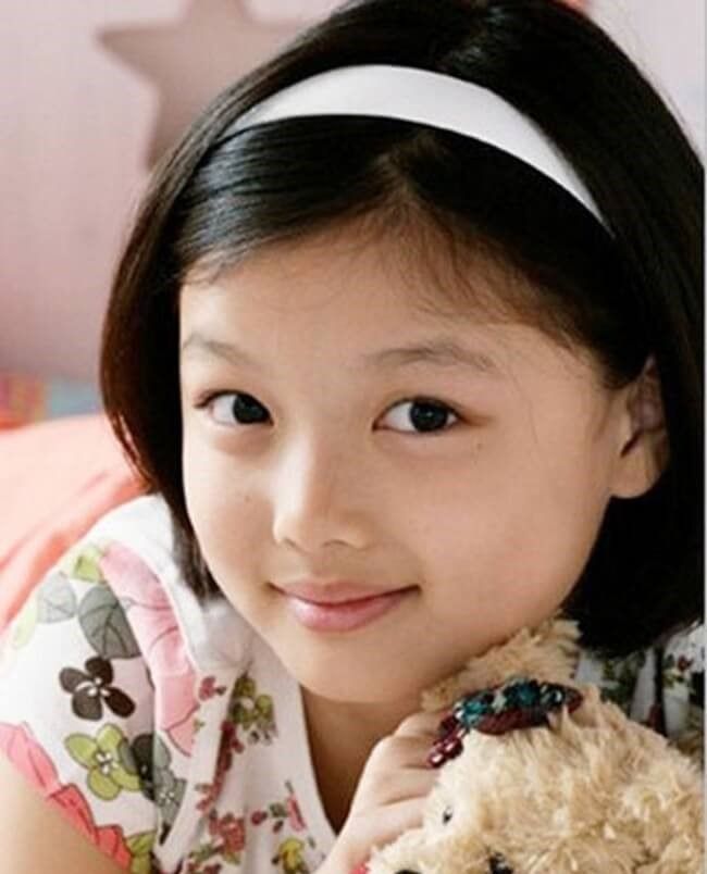 Kim Yoo Jung lúc nhỏ