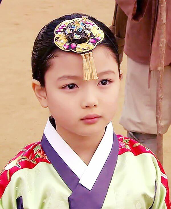 Kim-yoo jung trong một bộ phim cổ trang lúc nhỏ