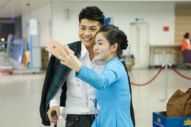 Noo Phước Thịnh được chào đón tại sân bay (Ảnh: internet)