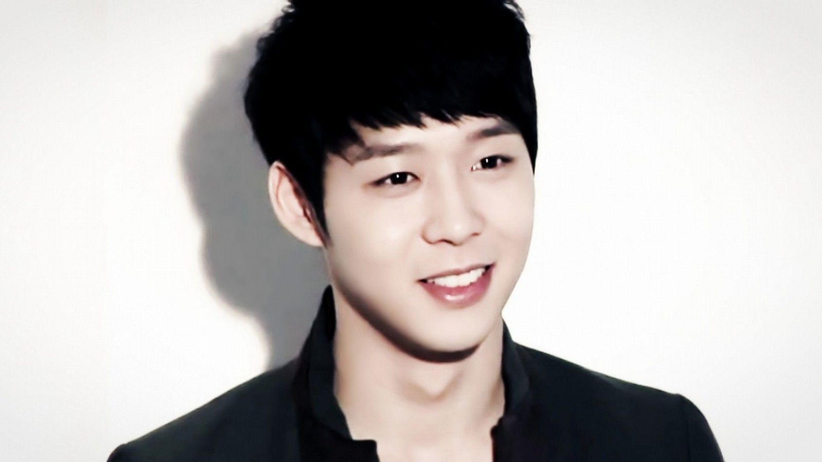 Yoochun từng bị fan tát (ảnh: Internet)