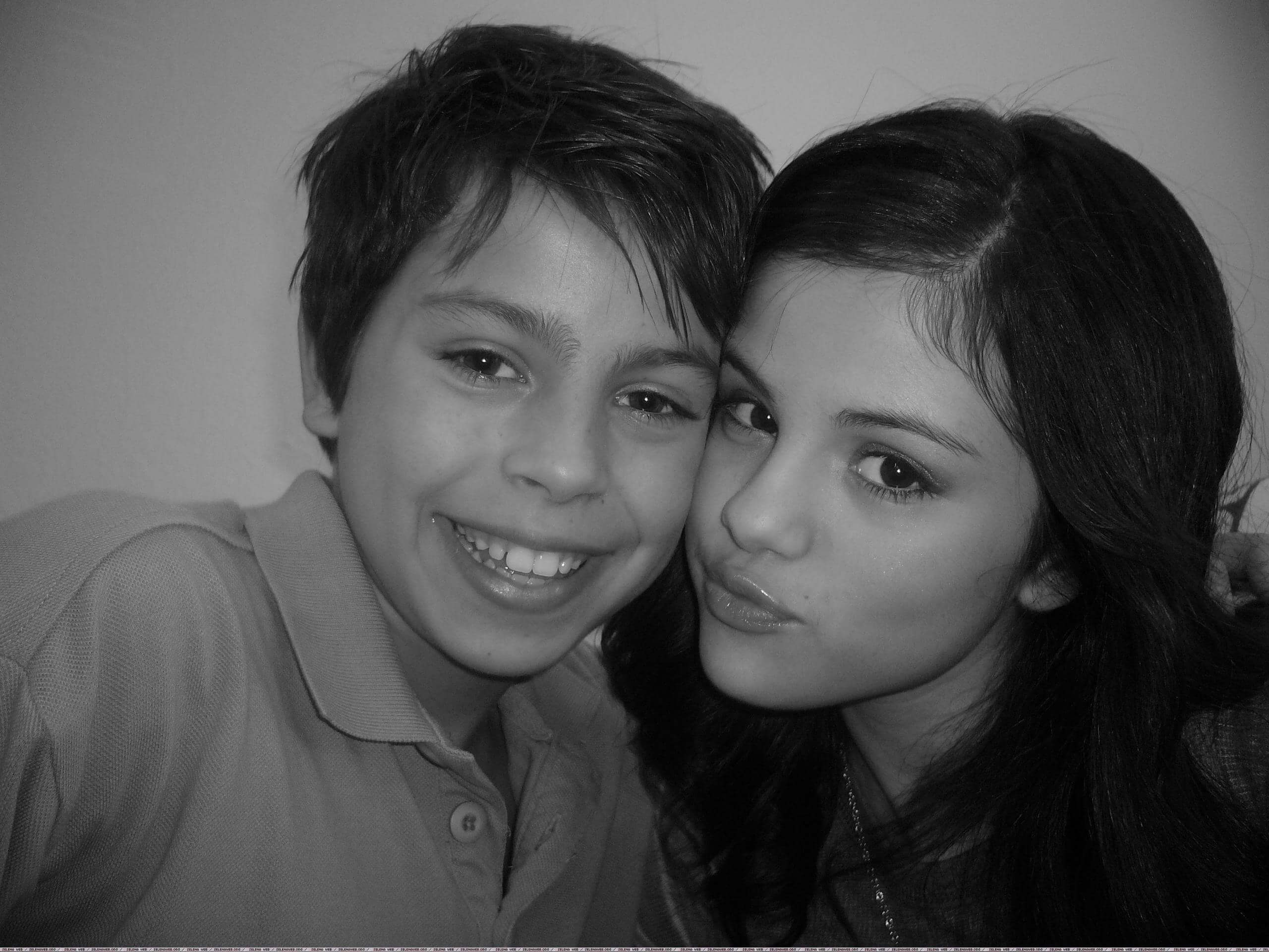 Bức hình hiếm hoi chụp chung cùng Selena Gomez. (Nguồn: Internet)