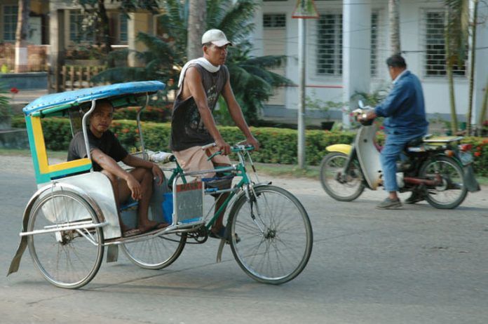 Xe Pedicab- xe ba bánh không có động cơ (Ảnh-Thanh Hà)