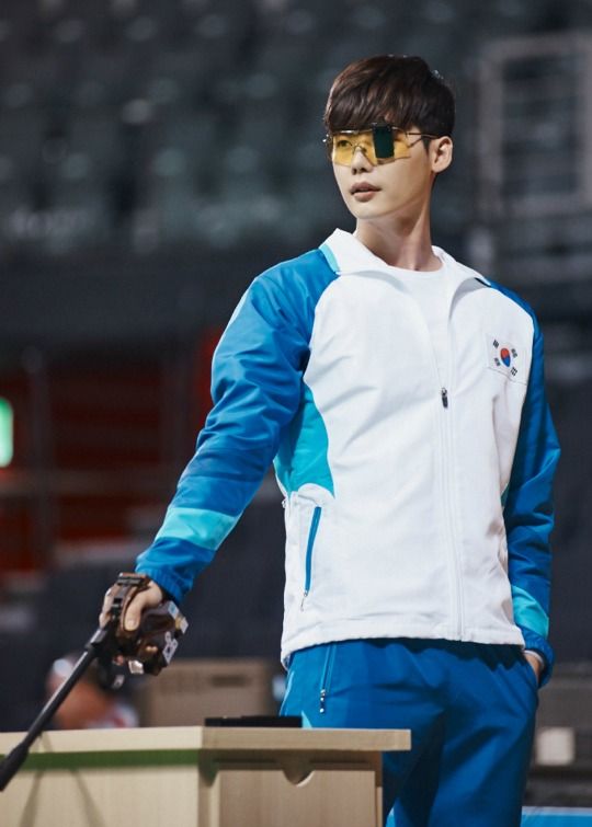 Lee Jong Suk - Kang Chul trong W - Two Worlds