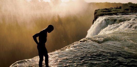 Bạn có đủ can đảm để bơi trong hồ Devil’s Pool? Hồ của quỉ 6