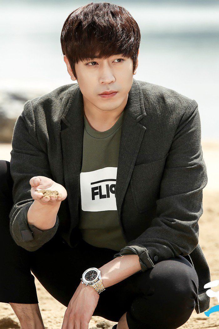 Eric cực đẹp trai trong vai Park Do Kyung. (Ảnh: Internet)