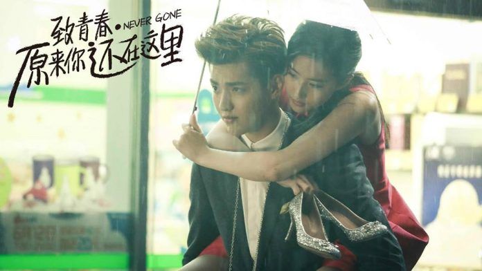 Khoảnh khắc lãng mạn khó cưỡng của cặp đôi chính. (Ảnh: Weibo)