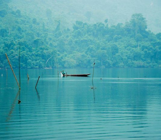 Hồ Ba Bể – thêm yêu đất nước Việt Nam Khung cảnh thơ mộng vào buổi sớm mai của hồ Ba Bể (Ảnh-Blueriver)