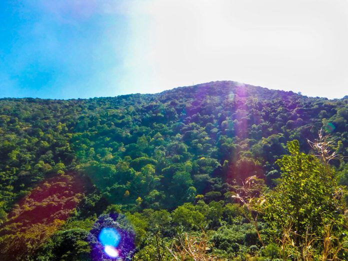 Đến với “Thung lũng Ma” bạn sẽ vô cùng thích thú khi đứng trước khung cảnh núi non trùng điệp. (ảnh:internet)