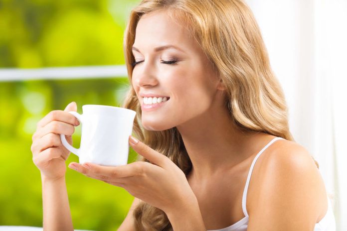 Uống 3 – 4 ly trà xanh mỗi ngày được chứng minh mang lại hiệu quả giảm cân nhanh chóng và cải thiện sức khỏe.(ảnh: internet)