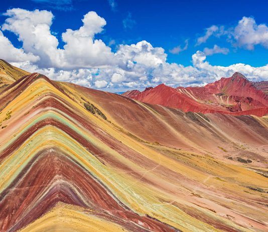 Ngọn núi cầu vồng Vinicunca ở Peru