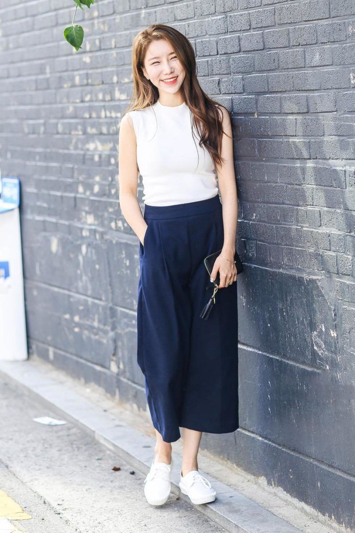 Áo thun trắng kết hợp quần culottes