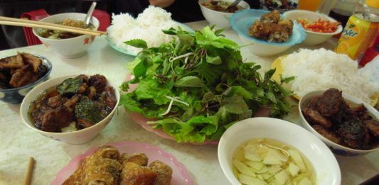 Ghé quán bún chả số 1 Hàng Mành – số một Hà Nội Bún chả số 1 Hàng Mành