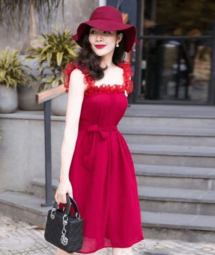 Váy xòe gam màu đỏ hồng với tay nhún bèo cho con gái xinh xắn, đáng yêu. (ảnh: internet)