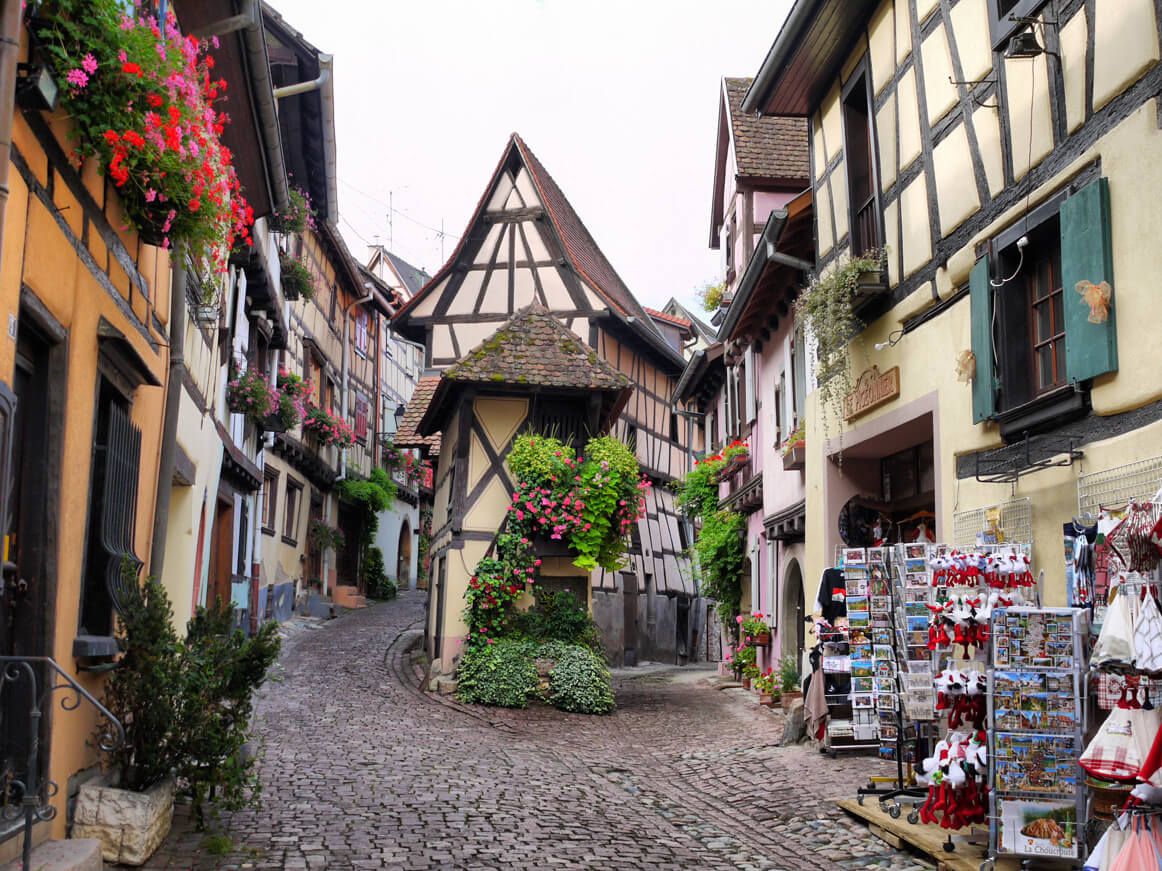 Bỏ lại nét xa hoa, nước Pháp cũng có những làng quê thanh bình như thế này  - BlogAnChoi