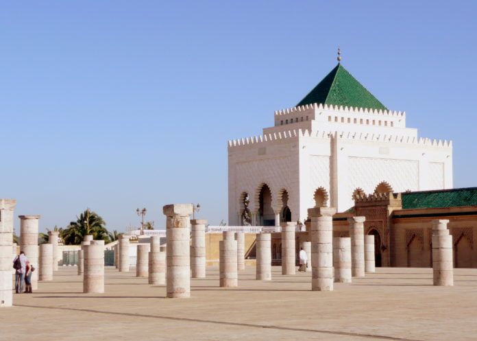 Lăng mộ của vua Muhamad V cũng có mái màu xanh