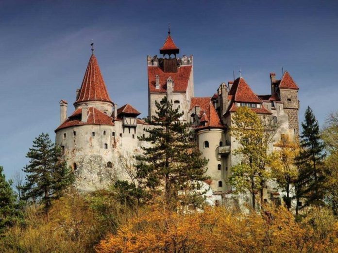 Lâu đài Bá tước Dracula uy nghiêm. (ảnh: internet)