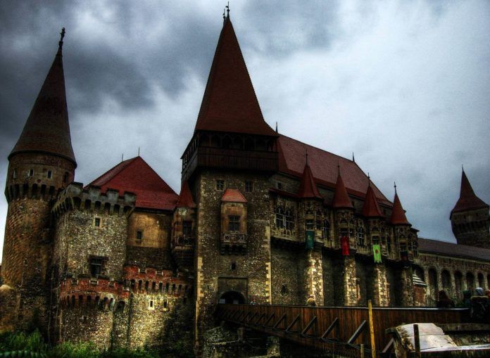 Transylvania mang vẻ đẹp bí ẩn của vùng đất "ma cà rồng". (ảnh: internet)