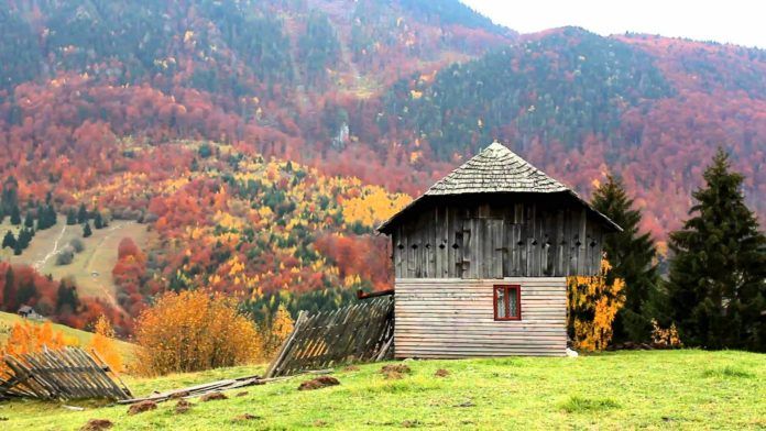 Một ngôi nhà kiểu cổ ở vùng cao nguyên Transylvania gợi không gian cổ tích huyền thoại. (ảnh: internet)
