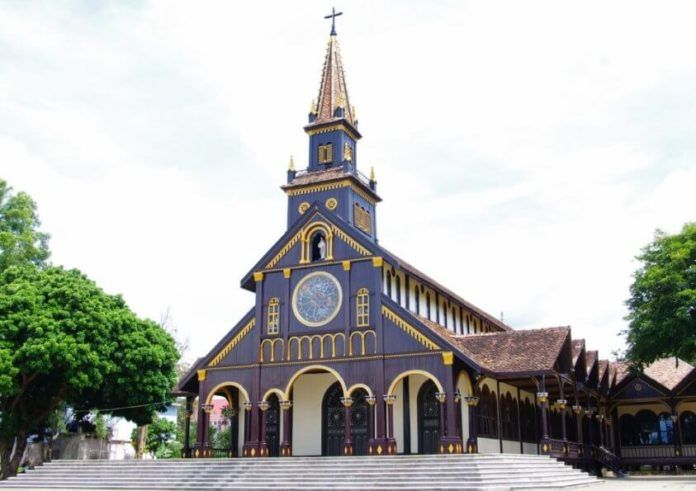 Nhà thờ Gỗ - Kon Tum 