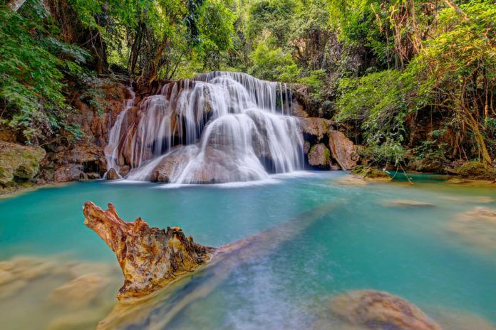 Nét đẹp của thác nước Huay Mae Khamin được nhiều người ví như khung cảnh những câu chuyện cổ huyền thoại của đất Thái vốn có nền văn hóa, lịch sử lâu đời. (ảnh: internet)