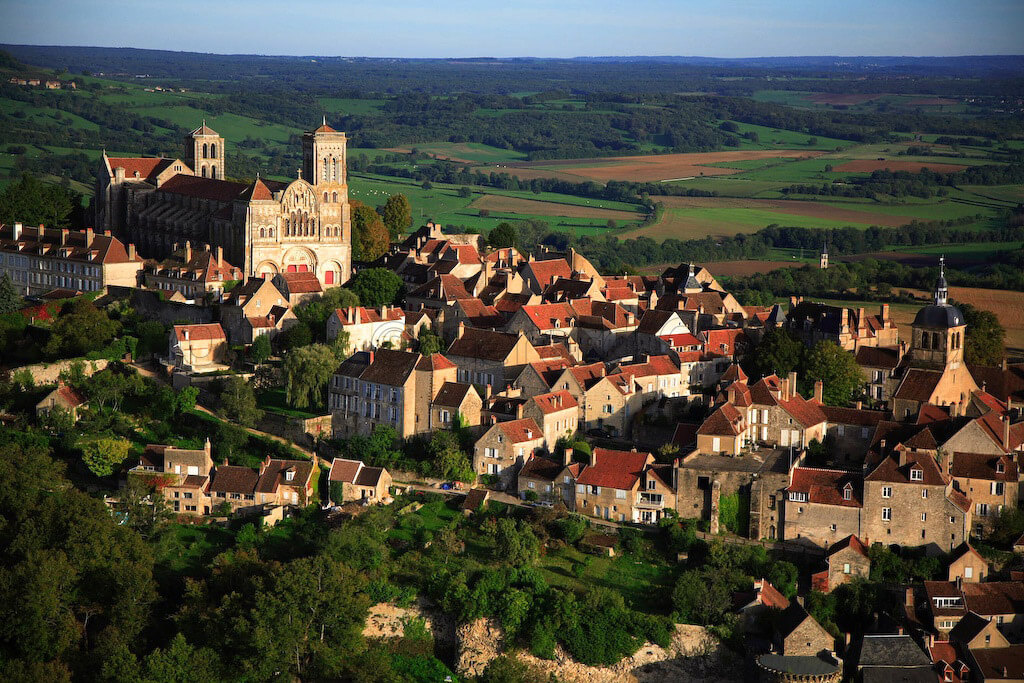 Bỏ lại nét xa hoa, nước Pháp cũng có những làng quê thanh bình như thế này  - BlogAnChoi