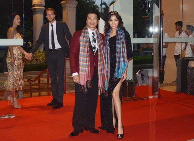 Vợ chồng Dustin Nguyễn và Bebe Phạm tay trong tay tham dự Liên hoan quốc tế Thái Lan (Ảnh internet)