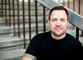 Bạn có tin những chàng trai cực “menly” này lại từng là…phụ nữ? Ian Harvie