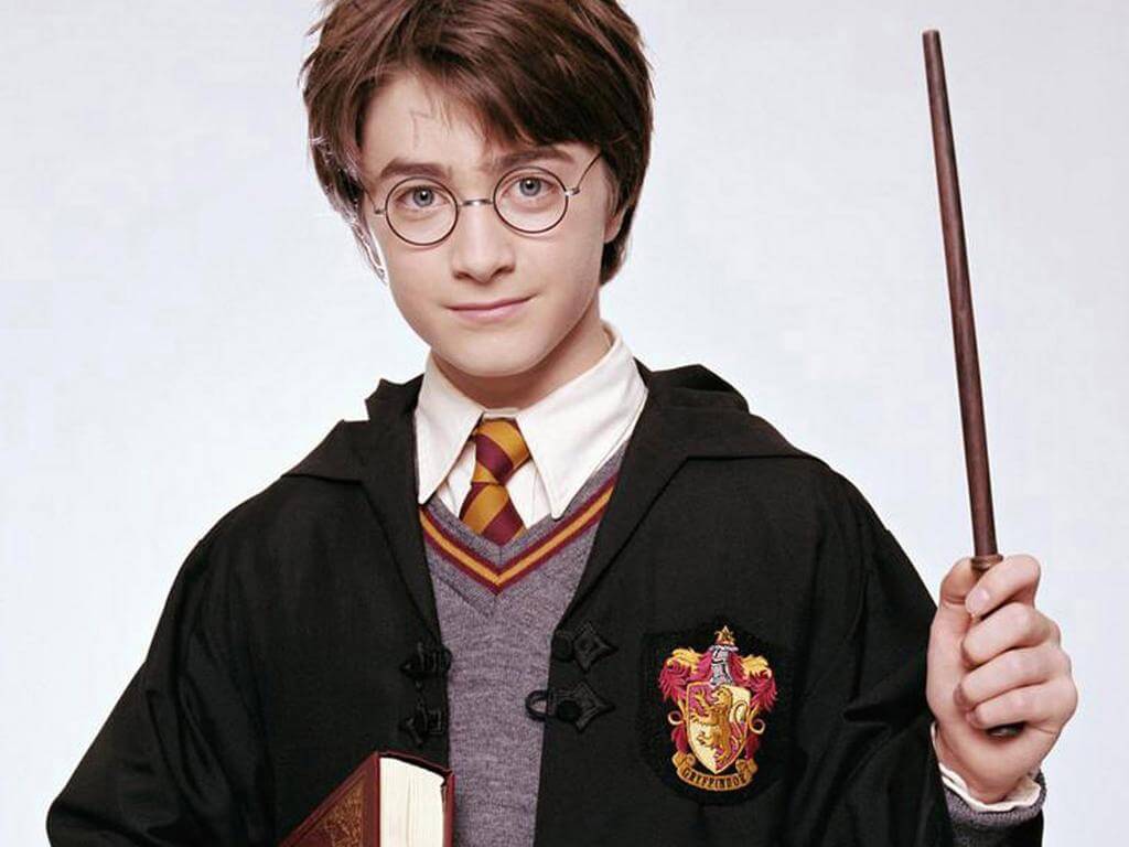 Diễn viên Harry Potter là những gương mặt tài năng và nổi tiếng nhất của làng giải trí thế giới. Từ Emma Watson, Daniel Radcliffe đến Rupert Grint, mỗi diễn viên đều có một cá tính riêng biệt và sự nghiệp đầy cảm xúc. Hãy xem họ đã đi đến đâu sau Harry Potter, và tìm hiểu những vai diễn của họ đang tham gia như thế nào!