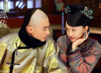 Dù chênh lệch về tuổi tác nhưng ánh mắt tình tứ trong phim khiến khán giả liên tưởng đây đúng là một đôi tiên đồng ngọc nữ (Ảnh: internet)