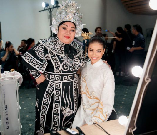 Phạm Hương và NSND Ngọc Giàu mang cải lương lên sàn catwalk Phạm Hương