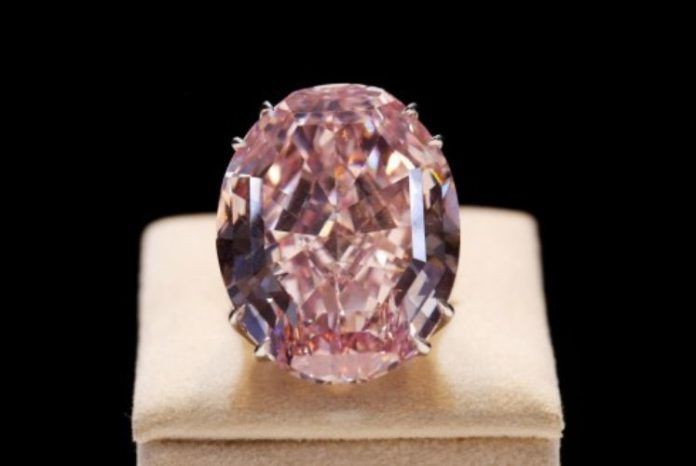 Pink Star Diamond Ring - 72 triệu USD (ảnh: Internet)