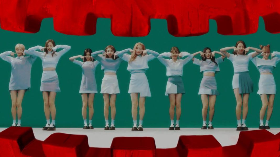 TWICE lập hàng loạt kỉ lục với 