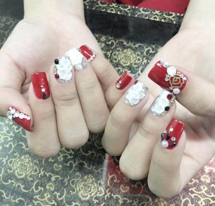 Nail đính phụ kiện