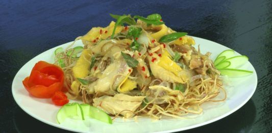 Ngon miệng cuối tuần với món Gỏi Gà xé phay chua ngọt đậm chất miền Tây Gà xé