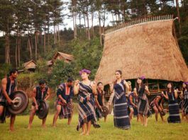 Lễ hội cà phê Buôn Ma Thuột 2017 đúng dịp 8/3, còn chờ gì không đi? cồng chiêng