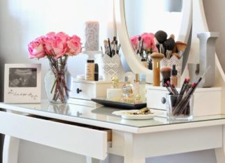 Bàn trang điểm