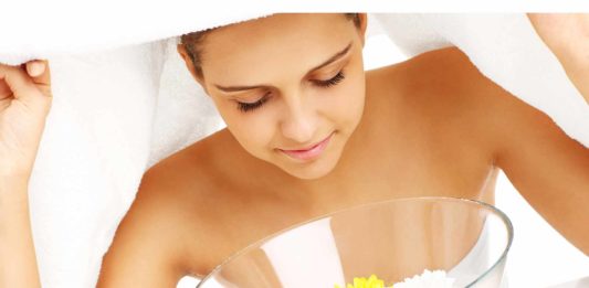 trị mụn bằng xông hơi