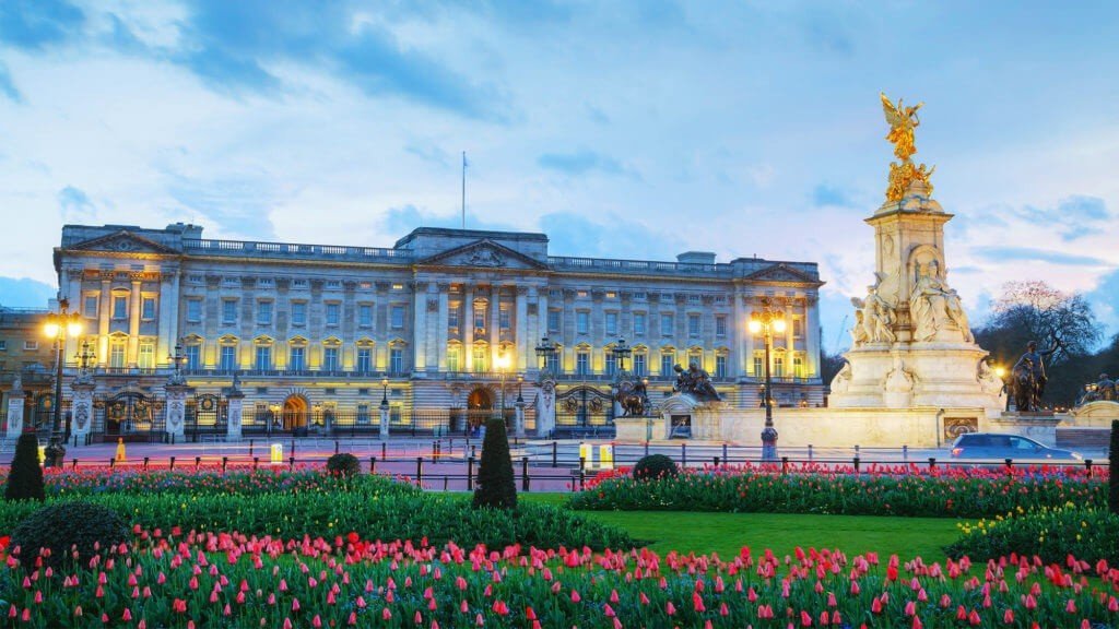 Du lịch châu Âu: Khám phá cung điện Buckingham nổi tiếng ở Anh - BlogAnChoi
