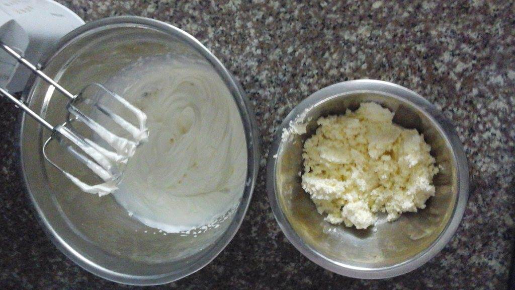 Bánh đào vị quất với kem pho mai