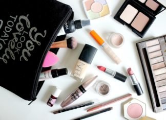 what s in my make up bag