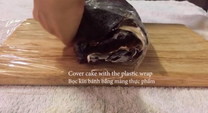 Bánh Crepe socola cuộn kem ngàn lớp