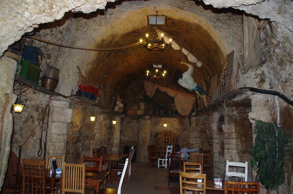 Nhà hàng Grotto