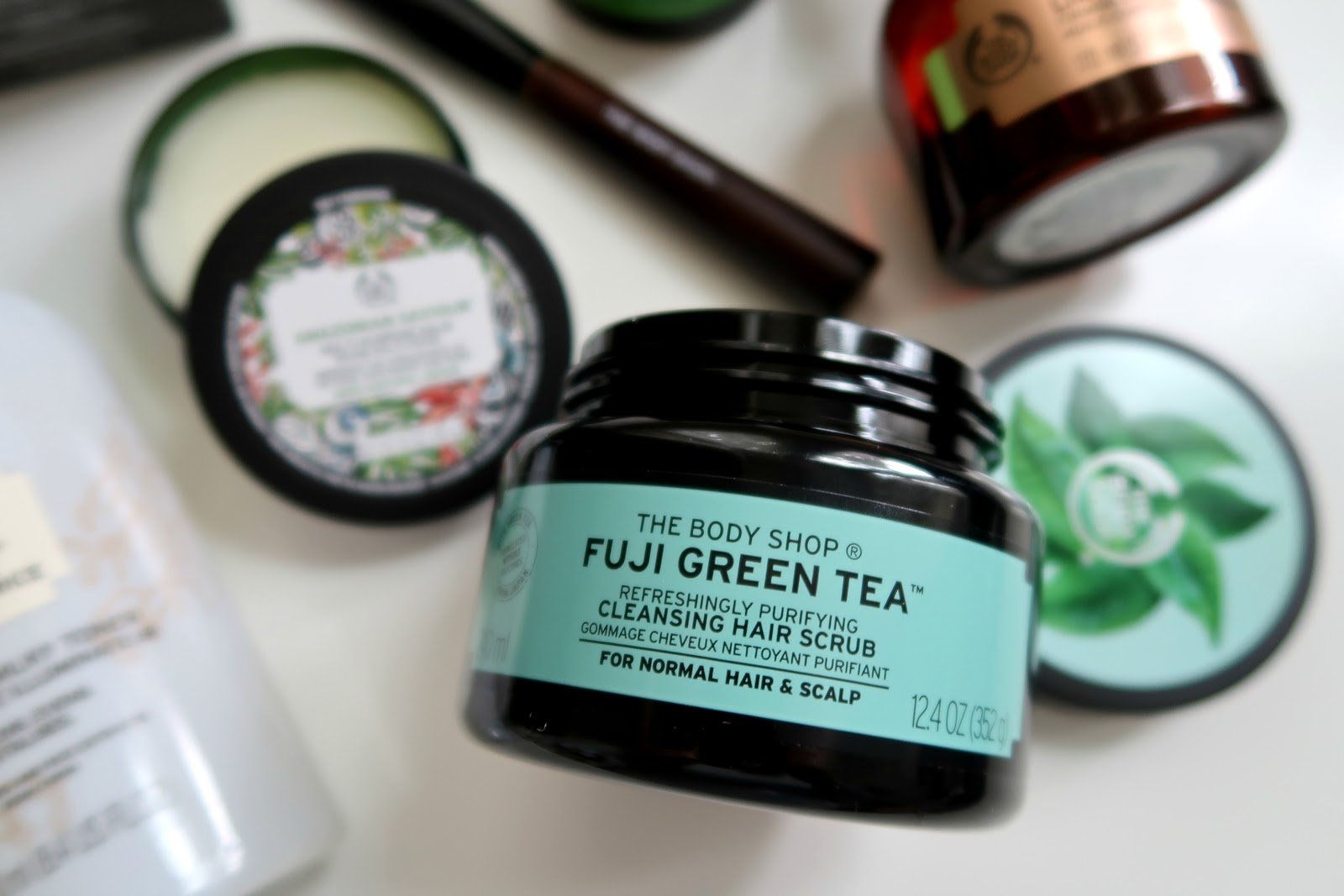 Review tẩy tế bào chết da đầu The Body Shop Fuji Green Tea Cleansing Hair  Scrub - BlogAnChoi