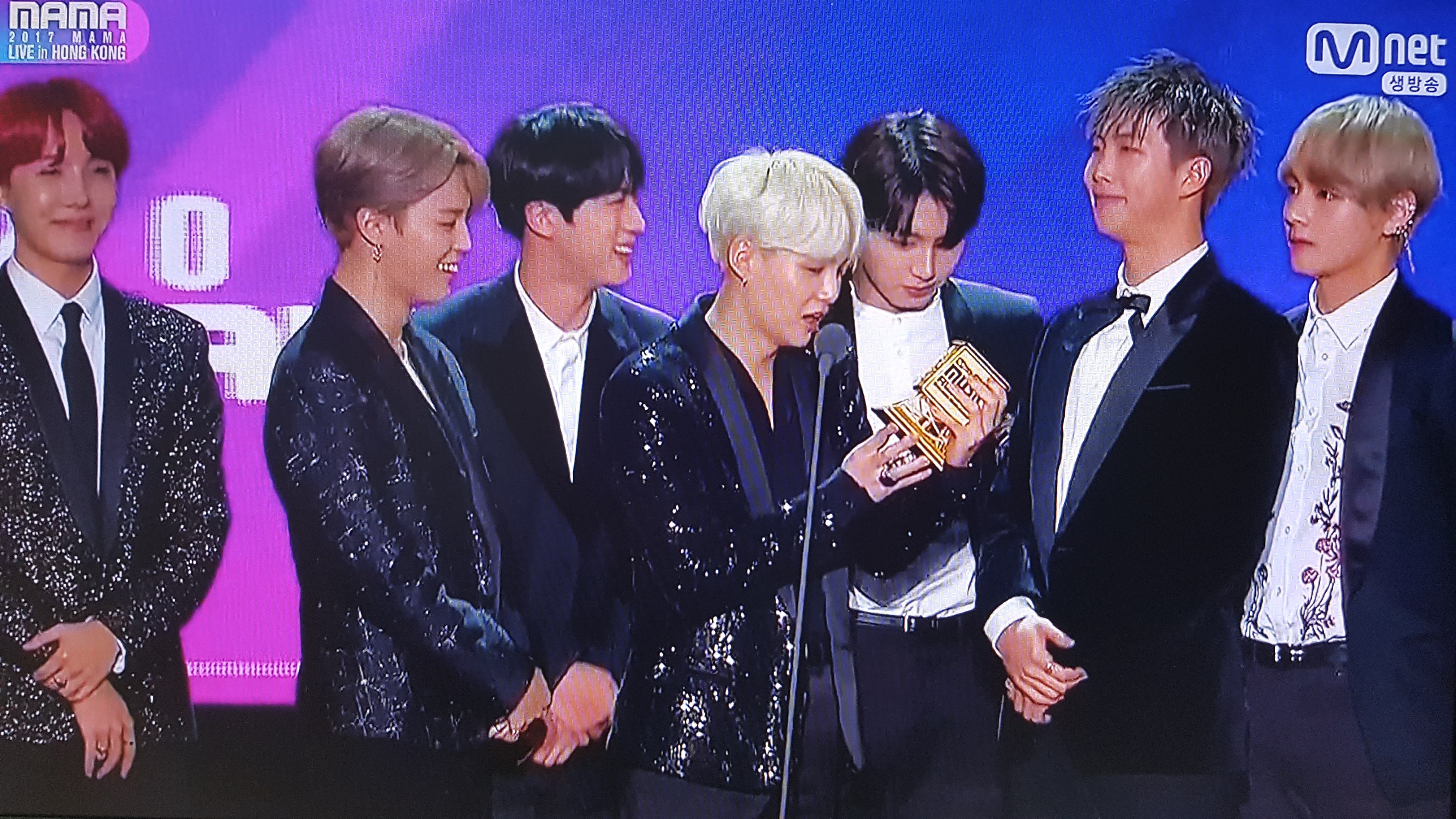 MAMA 2017 in Hong Kong: EXO kéo dài chuỗi thắng Daesang album, BTS