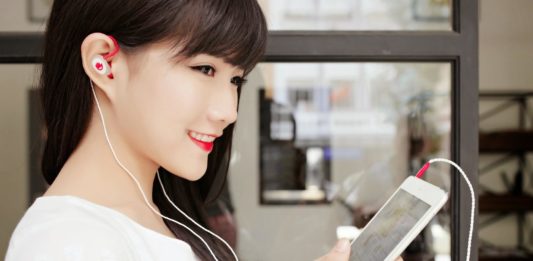 tác hại của điện thoại đối với da
