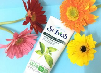 Review tẩy tế bào chết St.Ives Blackhead Clearing Green Tea Scrub