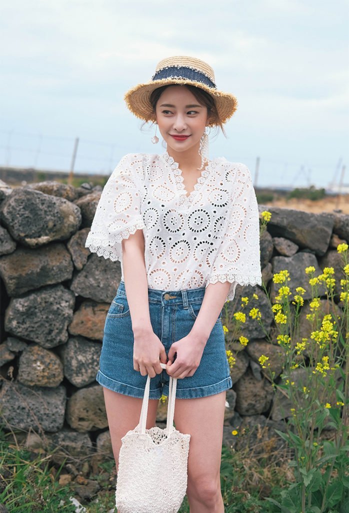 jeans kết hợp áo bánh bèo